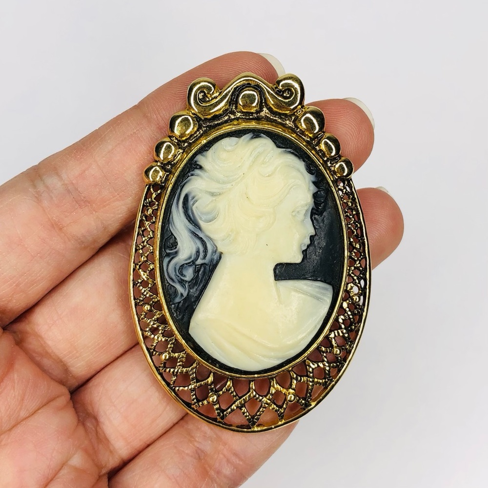 Vintage Signed Victorian Lady Cameo Brooch Black & White Lady Gold Tone Oval Pin
